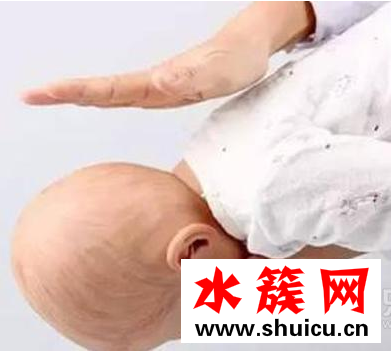 宝宝游泳呛水怎么办？