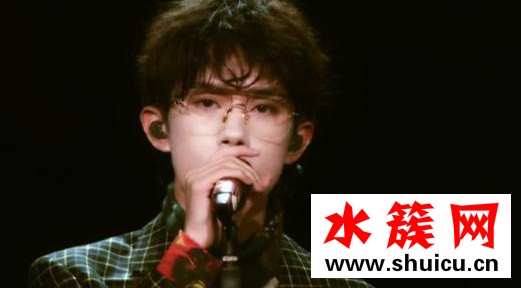 易烊千玺新发型
