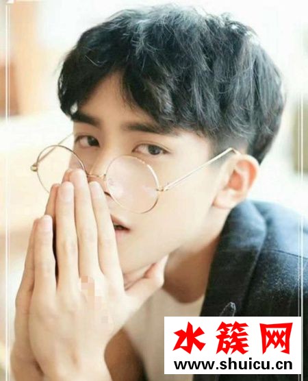 男生烫头发大卷和小卷哪个更好看