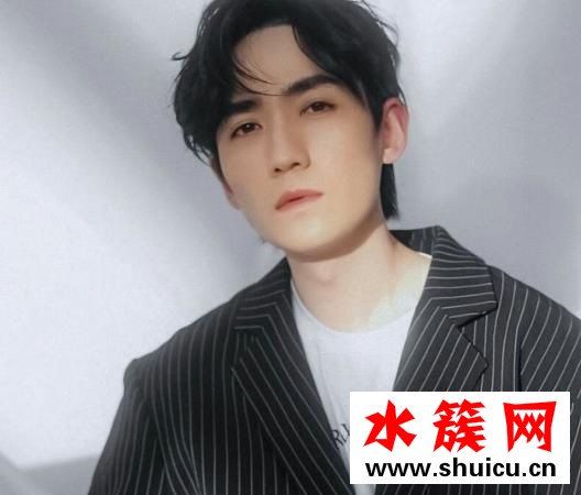 男生烫头发大卷和小卷哪个更好看