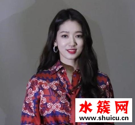 阿尔罕布拉宫的回忆朴信惠妆容