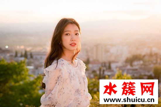 阿尔罕布拉宫的回忆朴信惠妆容
