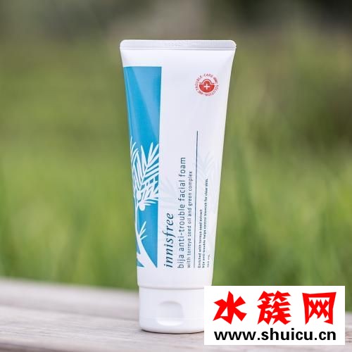 脸上有青春痘可以用洗面奶吗