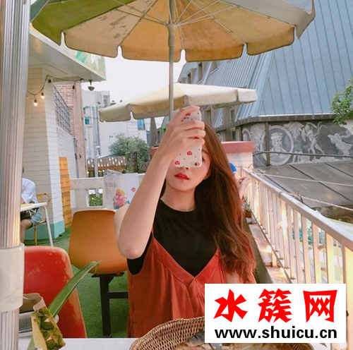 比肥肚腩更雷人的是双下巴！简单小脸运动消灭双下巴