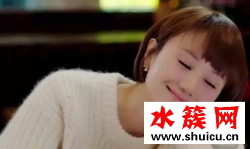 淡粉色