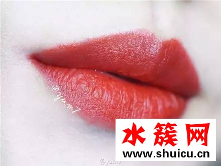 淡粉色