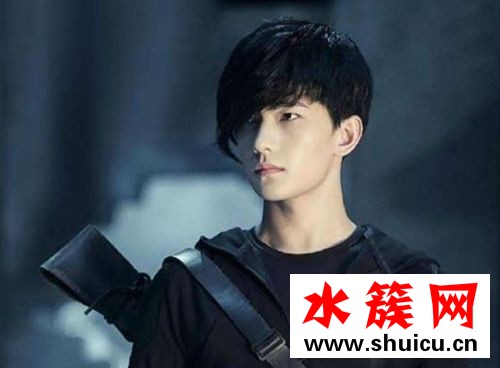 2019杨洋寸头照片