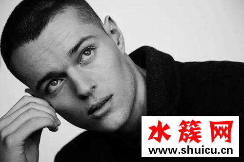 2019杨洋寸头照片
