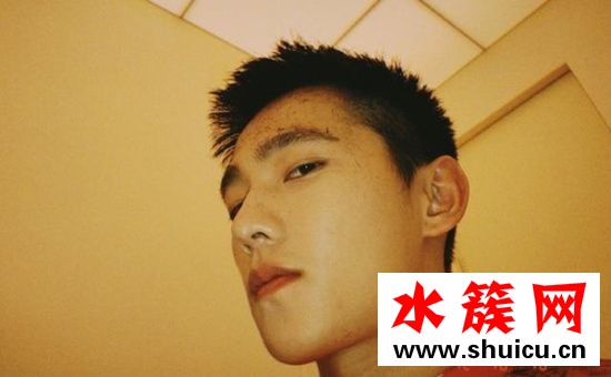 2019杨洋寸头照片