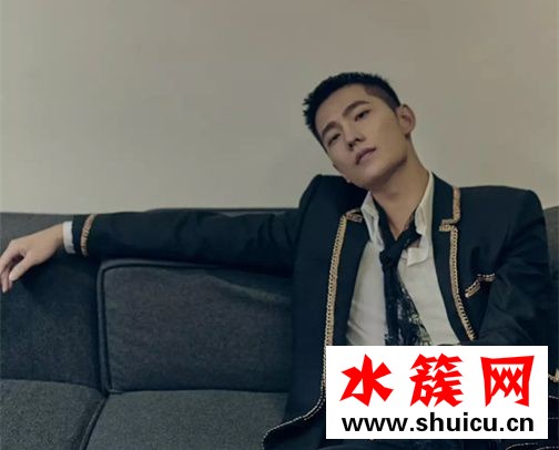 2019杨洋寸头照片