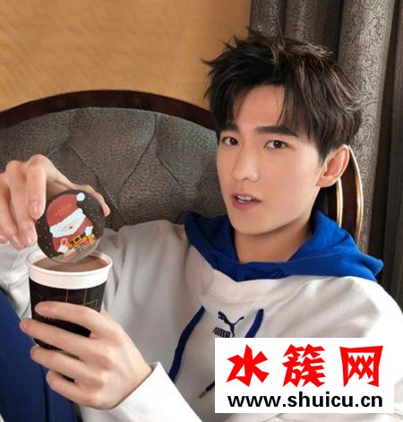 2019杨洋寸头照片