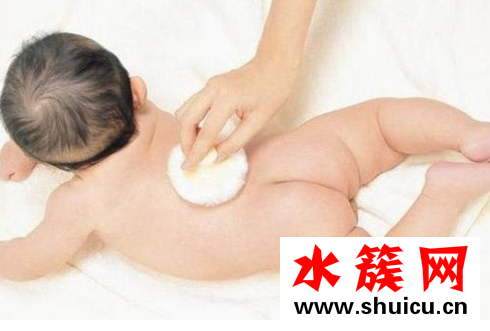 宝宝夏天如何预防痱子？