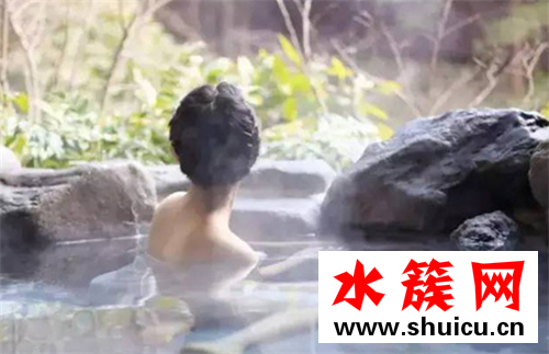 夏天适合泡温泉吗