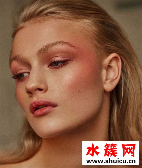 2019流行色珊瑚橙妆容 打造亲切自然的好气色