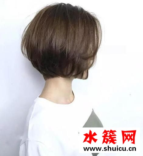 纹理烫短发女图片