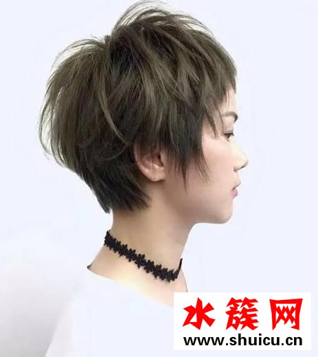 纹理烫短发女图片