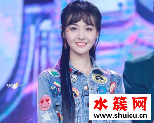 郑爽穿校服再现楚雨荨怎么回事