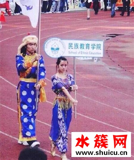 迪丽热巴童年照曝光 从小美到大绝对没整容 迪丽热巴整容了吗