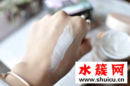 素颜霜容易脱妆吗