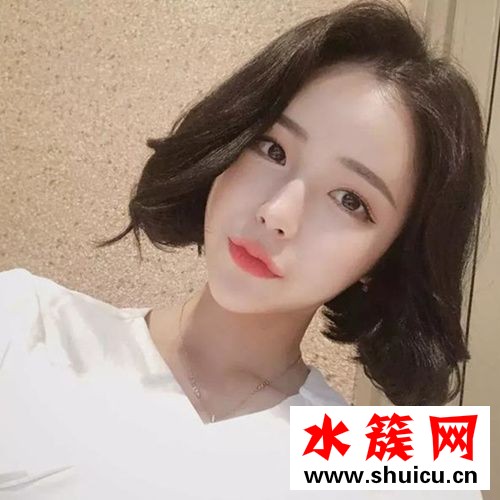 2019流行减龄齐短发发型图片