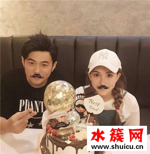 周杰伦曝童颜照