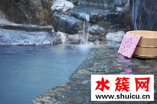 泡温泉的最佳时间