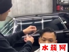 周杰伦给谁理发 发型师周杰伦上线事件始末