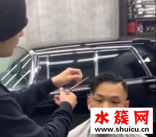 周杰伦给谁理发