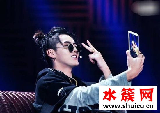 吴亦凡2019最新发型照片