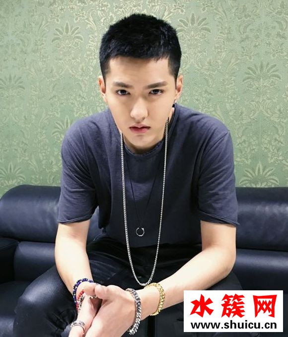 吴亦凡2019最新发型照片