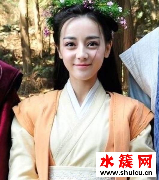 迪丽热巴未p图片显老 外媒镜头果然是高清照妖镜