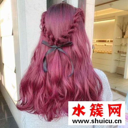 红色头发抖音流行女