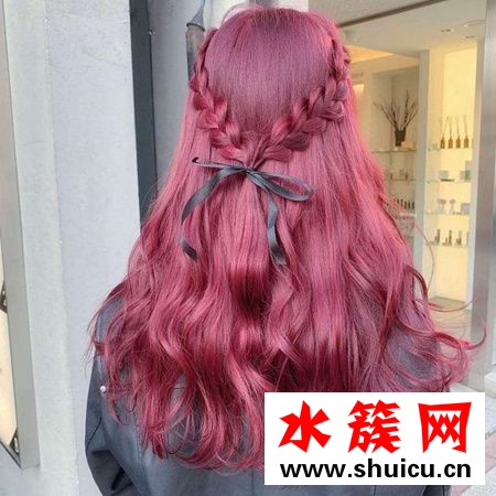 红色头发抖音流行女