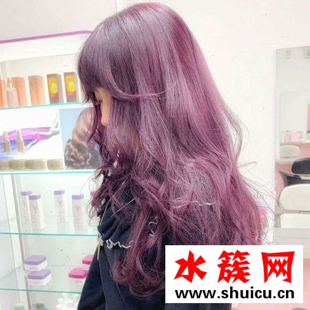 红色头发抖音流行女