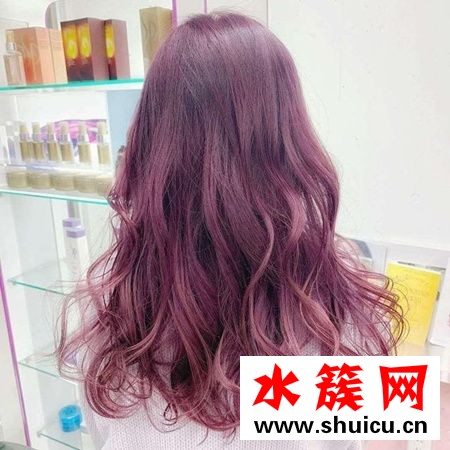 红色头发抖音流行女