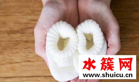 夏天生宝宝要穿袜子吗？