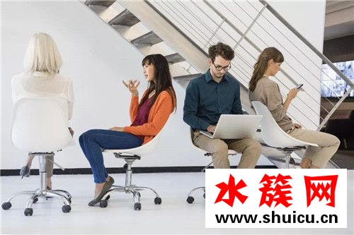 久坐腿肿是什么原因