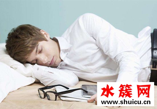 为什么睡觉醒嘴巴很干