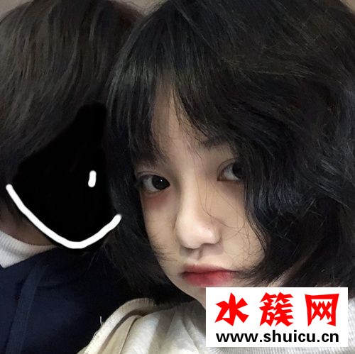 后脑勺凸起剪短发好看吗