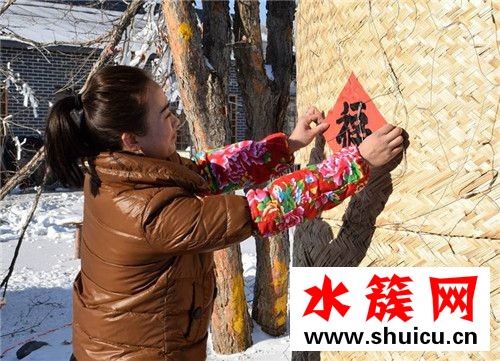 大门福字怎么贴才对