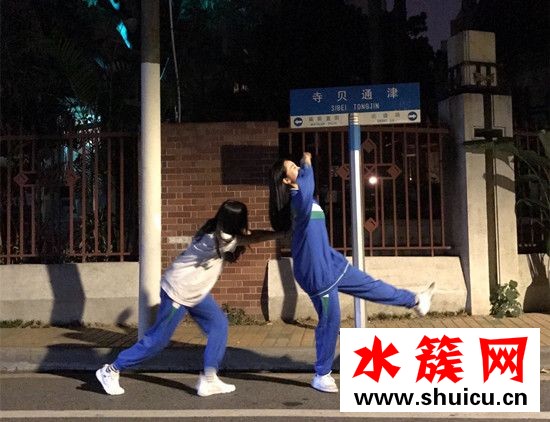 高考第一天穿什么颜色